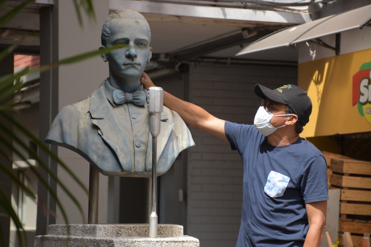 Busto de Elías Pellet (4).jpeg