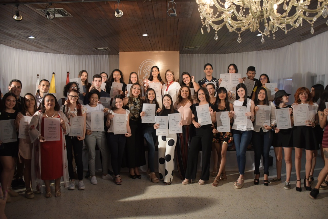 Ceremonia de becarios (2).jpeg
