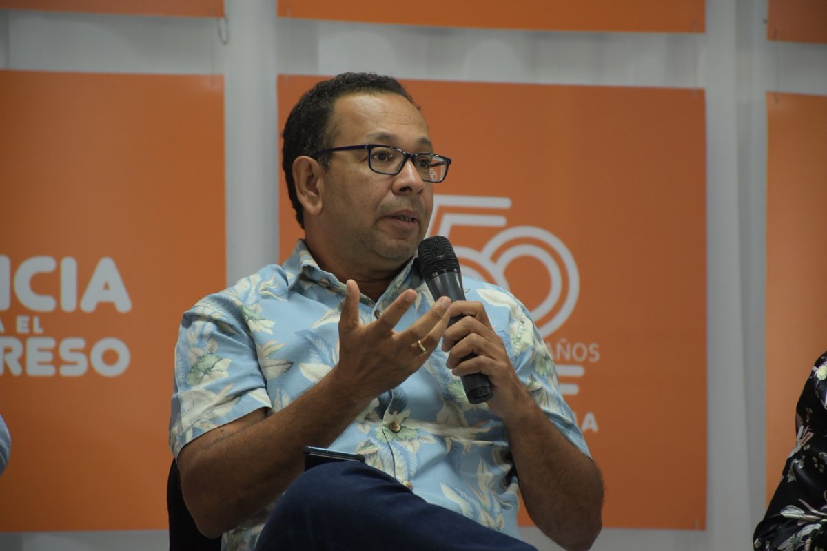 Conversatorio Retos Martin Tapias.jpg