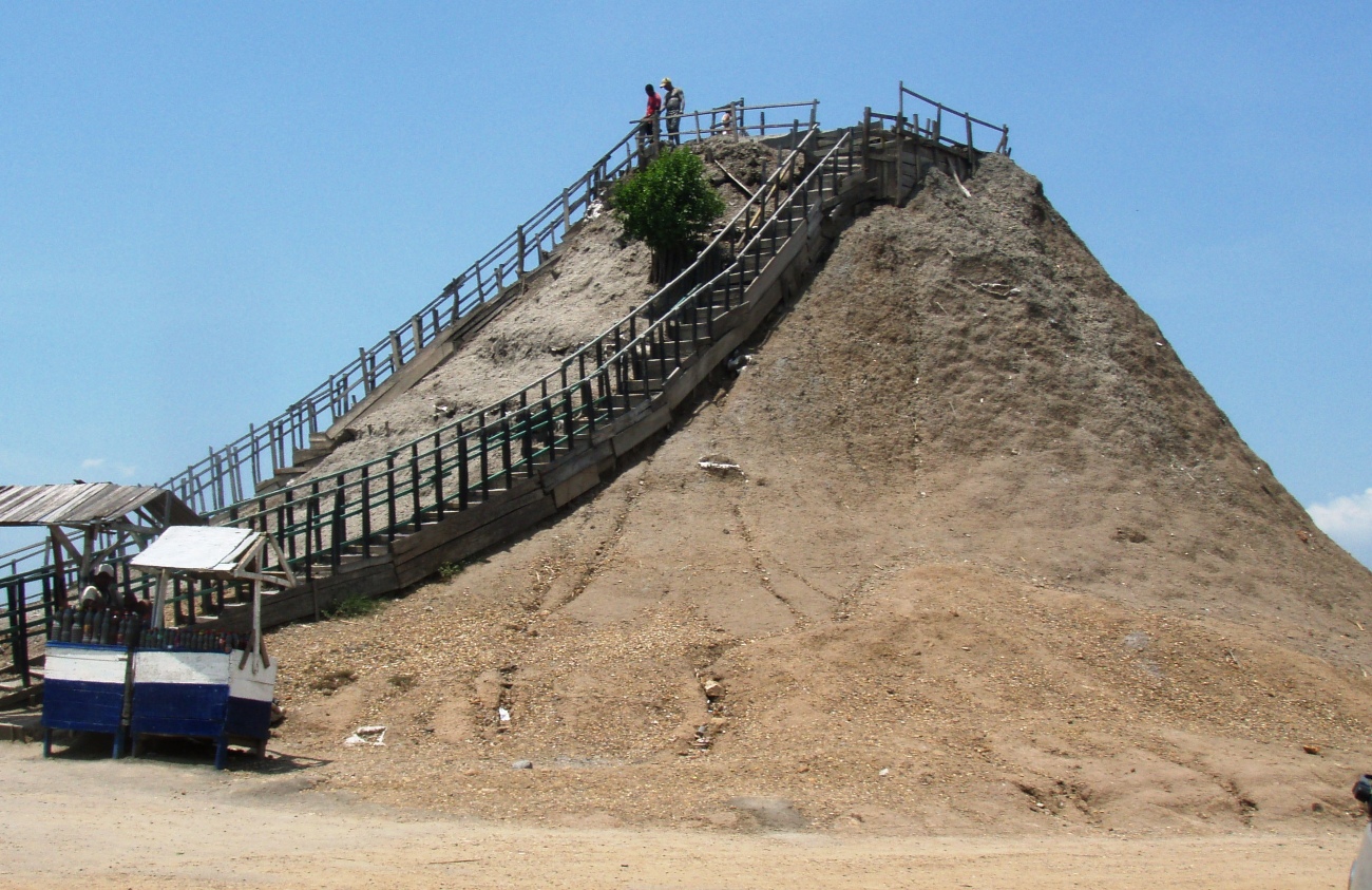 Ecoturismo volcán del totumo.jpg