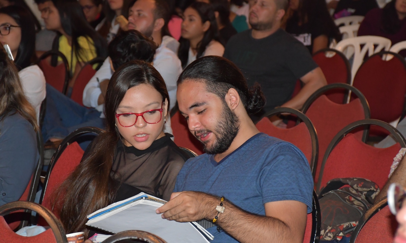 Encuentro con candidatos al Concejo.jpg