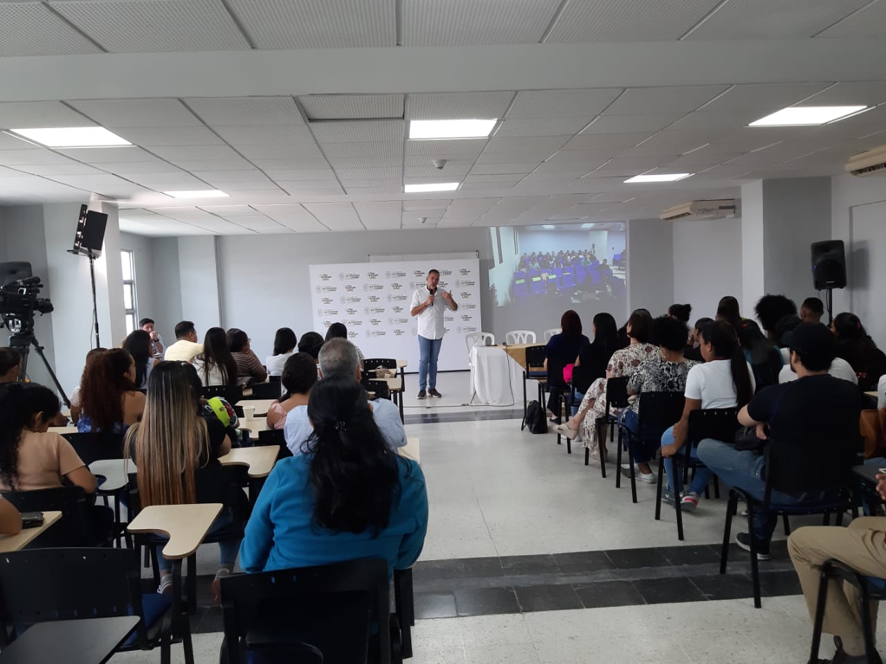 Encuentro de turismo (1).jpeg