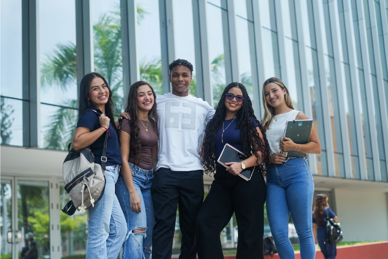 Estudiantes universitarios