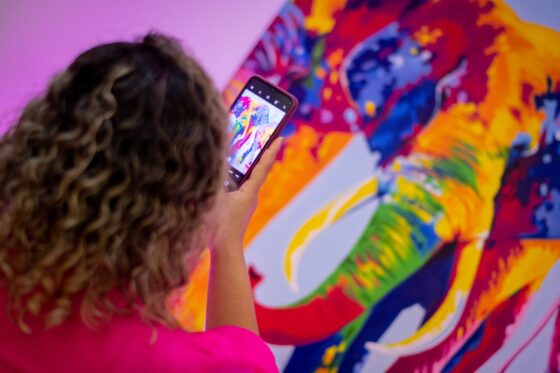 ‘Euforia de Colores’: Exposición de pintura de la estudiante Karoll Llerena