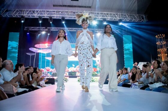 Estudiantes de Diseño de Modas de la Universidad Autónoma del Caribe deslumbran en el Wedding Fest 2023 con su pasarela ‘Origen’.