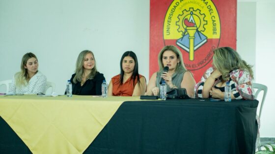 Mujeres destacadas del sector marítimo y del comercio exterior compartieron su historia en Uniautónoma
