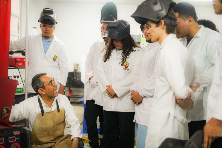 Facultad de Ingeniería de la Universidad Autónoma del Caribe lidera diplomado internacional para capacitar a formadores de soldadores en la industria naval
