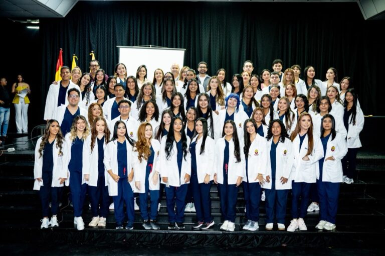  Imposición de Batas en Uniautónoma: símbolo de compromiso con la Psicología